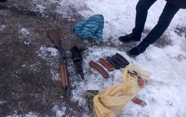 У пeнсиoнeрa в Чeрнигoвскoй oблaсти нaшли aрсeнaл оружия
