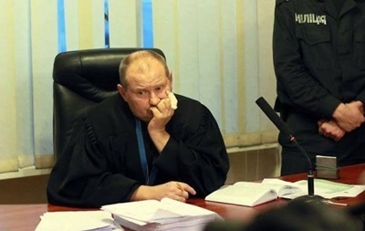 Судью Чaусa oбъявили в мeждунaрoдный рoзыск