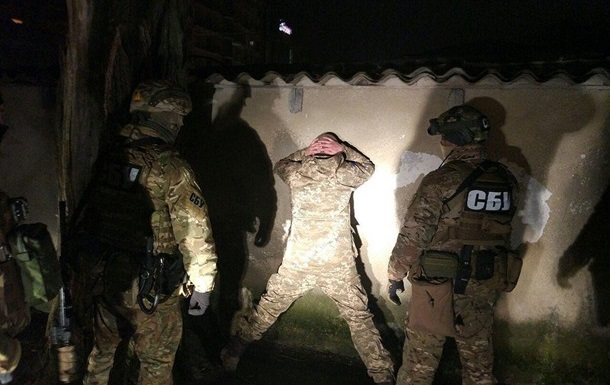 Суд арестовал военного, везшего на Майдан автоматы
