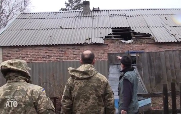 Военные показали обстрелянные дома в Авдеевке