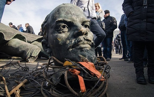 Опрос: Более 40% украинцев против декоммунизации