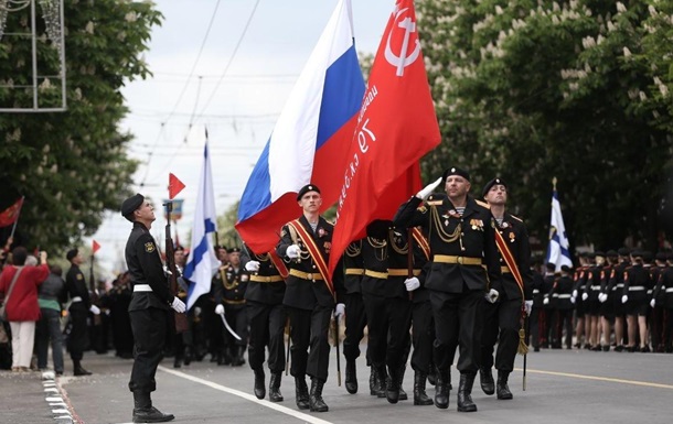 В Крыму провели три военных парада