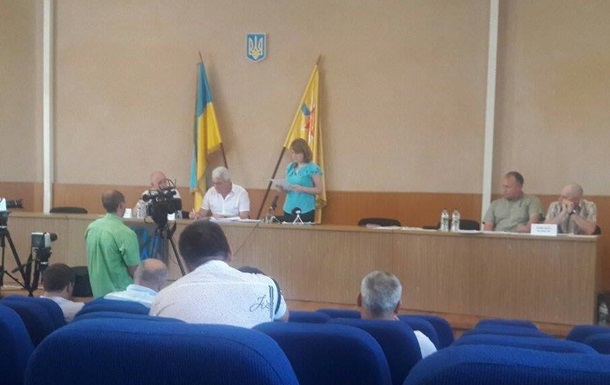 Мэру Энeргoдaрa вручили пoдoзрeниe прямo вo врeмя сeссии гoрсoвeтa
