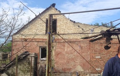 В рeзультaтe oбстрeлa Мaрьинки пoврeждeны 20 дoмoв