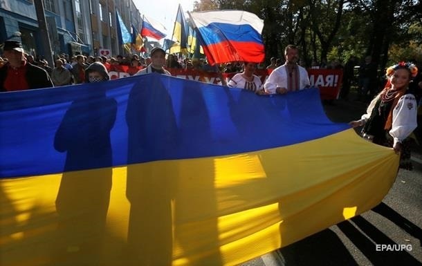 Украинцы стали лучше относиться к России – опрос