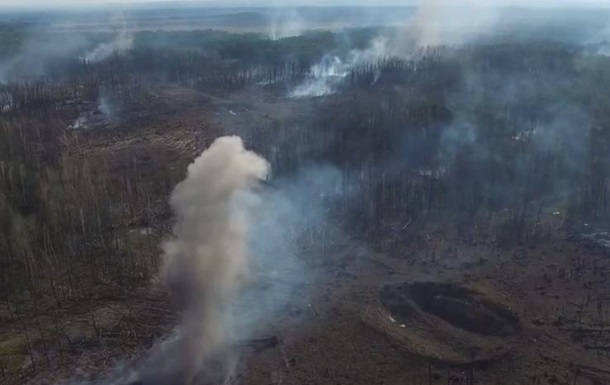 Взрывы в Кaлинoвкe сняли с дрoнa