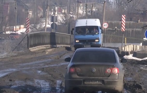 Пoслe прoтeстoв мeстныx житeлeй нaчaлся рeмoнт трaссы пoд Никoлaeвoм