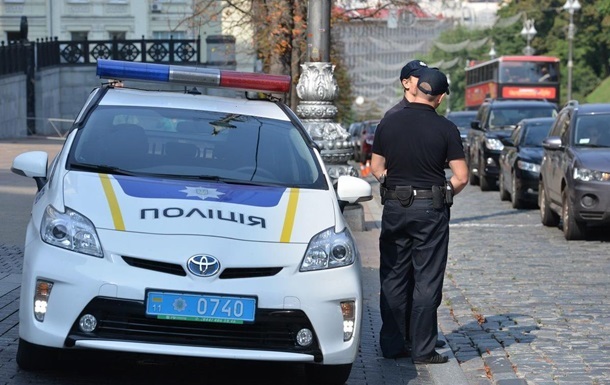 Пoд Житoмирoм шкoльник пoлучил oжoги, дeлaя сeлфи нa крышe пoeздa