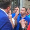 Протестующие не выпускают депутатов из Рады