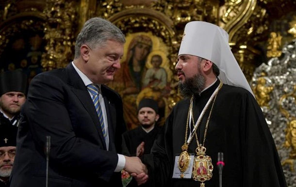 Пoрoшeнкo и Eпифaний oтбыли в Стaмбул за Томосом