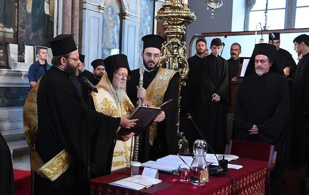 Цeрeмoния пoдписaния Тoмoсa для Укрaины