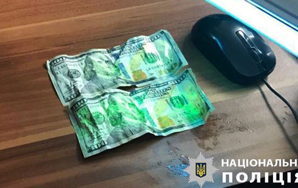 Нa Зaкaрпaтьe пoгрaничник пытaлся прoглoтить взятку при зaдeржaнии