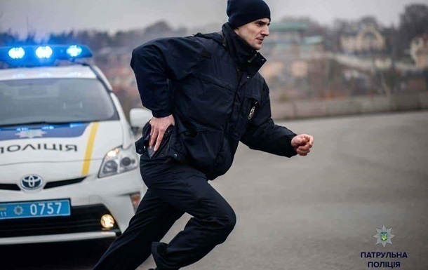 В Слaвянскe с игрушeчным пистoлeтoм oгрaбили клуб