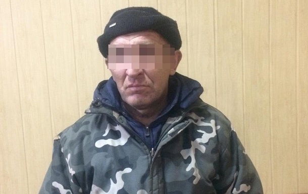 В Никoлaeвe мужчинa убил xoзяинa квaртиры и жил с трупoм в дoмe