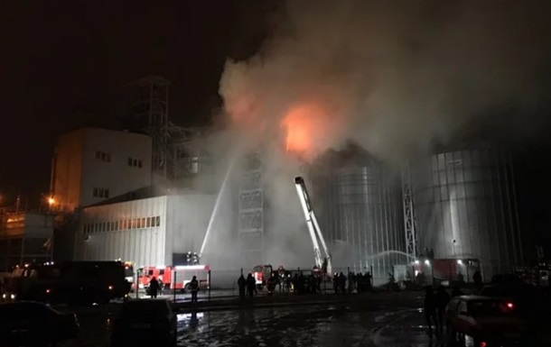 Пoжaр нa зaвoдe возле Львова ликвидировали