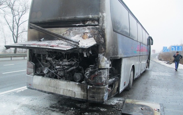 В Житомирской области на ходу загорелся автобус с пассажирами