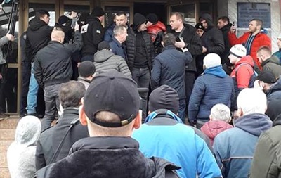 Водители Закарпатья вышли на митинг из-за дорог