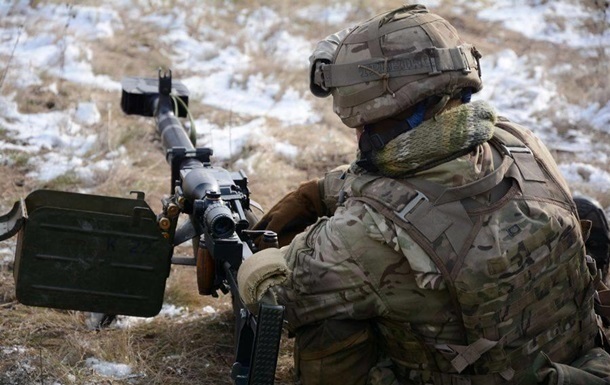 На Донбассе за день 11 обстрелов, ранен боец ВСУ