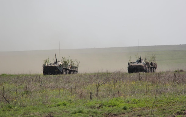 На Донбассе за день три обстрела, ранен боец