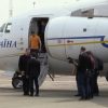 Самолет с освобожденными украинцами сел в Киеве