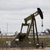 Добычу нефти могут сократить на 20% — Reuters