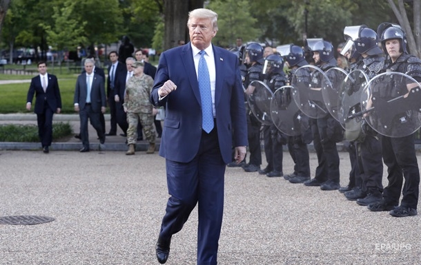 Трамп: Беспорядки в США − это внутренний терроризм
