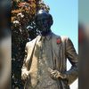 В Канаде осквернили памятник бывшему премьеру страны Трюдо-старшему