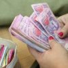 Бюджетникам планируют повысить зарплаты на треть