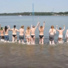 В Хельсинки на одном из центральных пляжей провели «Топлес флешмоб»