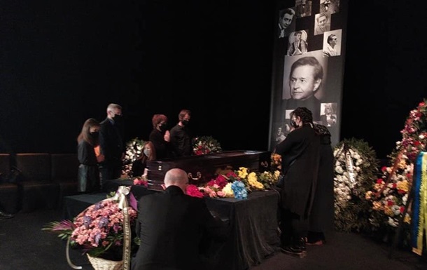 Во Львове прощаются с Романом Виктюком