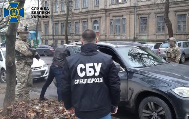 В Николаеве представитель строительной фирмы пытался подкупить налоговика