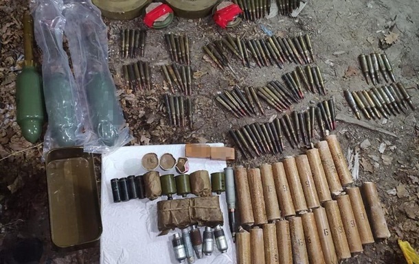 СБУ обнаружила тайник с оружием вблизи линии разграничения