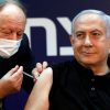 Нетаньяху первым в Израиле привился от COVID-19