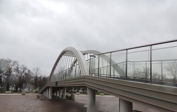 В Крыму треснула 55-метровая копия Керченского моста
