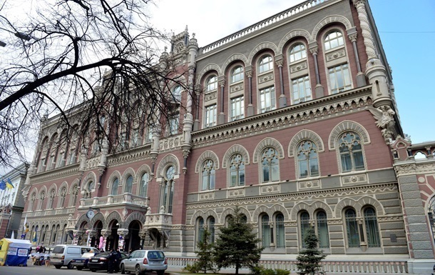 НБУ укрепил гривну перед длинными выходными