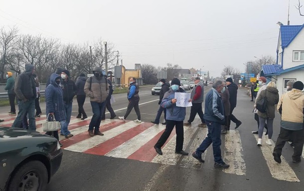 На Прикарпатье протестующие перекрыли трассу