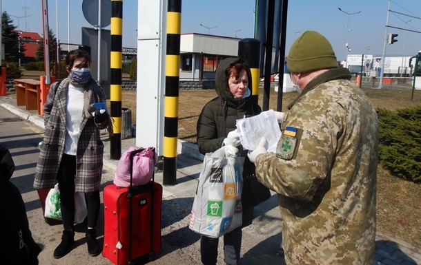 За год более 11 млн украинцев выезжали за границу