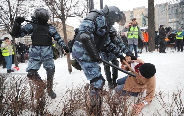 Возросло число задержанных на митингах в России 