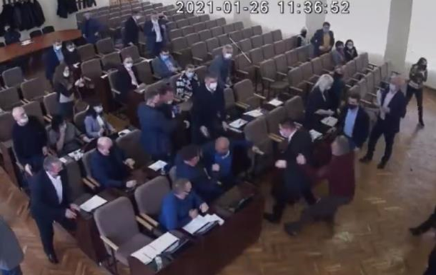 В Изюме Харьковской области подрались депутаты