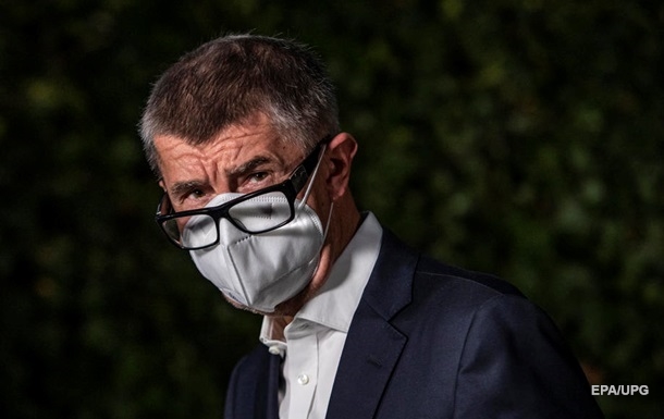 Премьер Чехии требует штрафовать нарушителей карантина