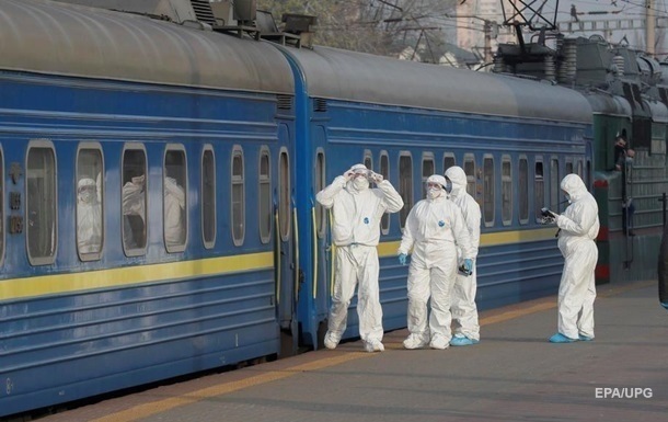 Укрзализныця выполнит пять спецрейсов из красной зоны