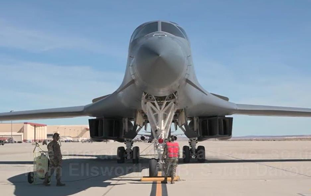 Старый бомбардировщик B-1 превратили в лабораторию