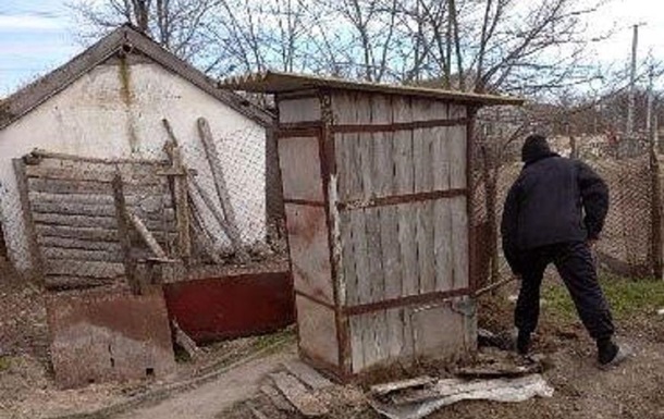 На Херсонщине в уличном туалете найдено тело новорожденного