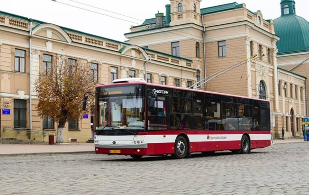 В трех украинских городах из красной зоны пустили троллейбусы