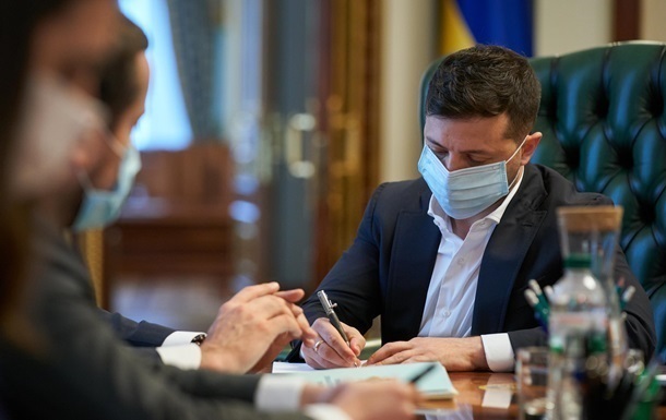 Зеленский наградил 67 добровольцев