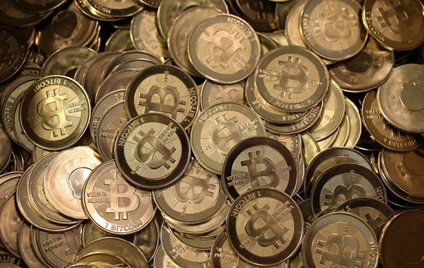 Биткоин после рекордного роста перешел к снижению