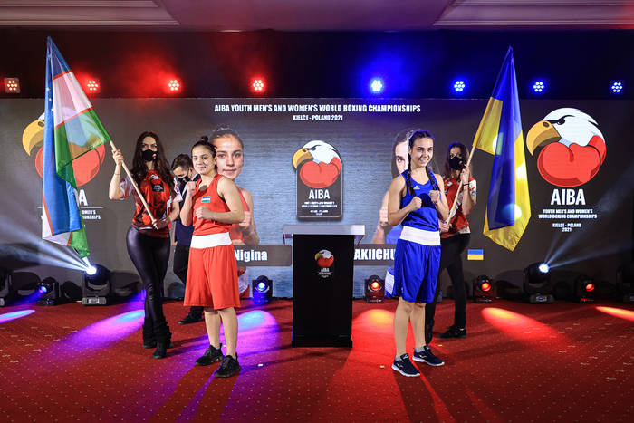 Нигина Уктамова и Кристина Лакийчук / twitter.com/AIBA_Boxing Нигина Уктамова и Кристина Лакийчук / twitter.com/AIBA_Boxing