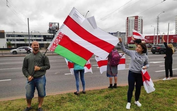 В Беларуси намерены запретить бело-красно-белый флаг как символ нацизма