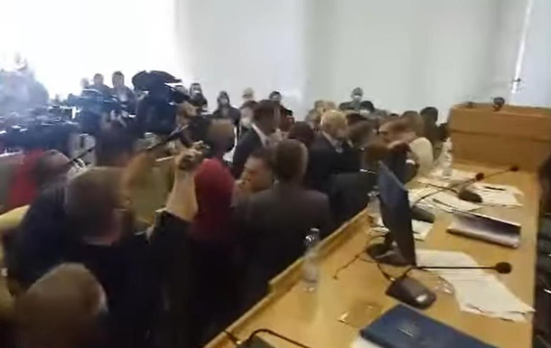 В Ровенском облсовете возникла массовая драка