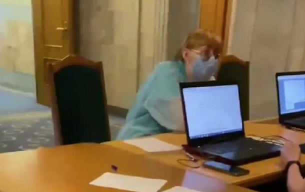 В Раде нардепов вакцинируют препаратом Pfizer